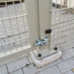Locinox GBMU4D poortscharnier sfeerafbeelding