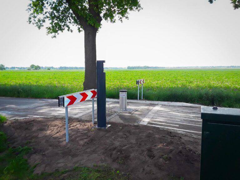 Sluiproute voorkomen - Fadini TALOS bollard met verkeerslicht