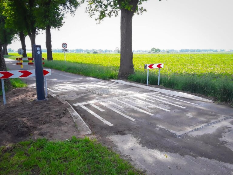 Sluiproute voorkomen - Fadini TALOS bollard met verkeerslicht
