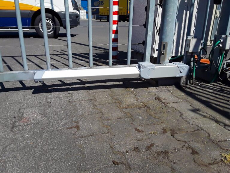 Draaipoort met Fadini Kit HINDI 880 lineaire poortopener