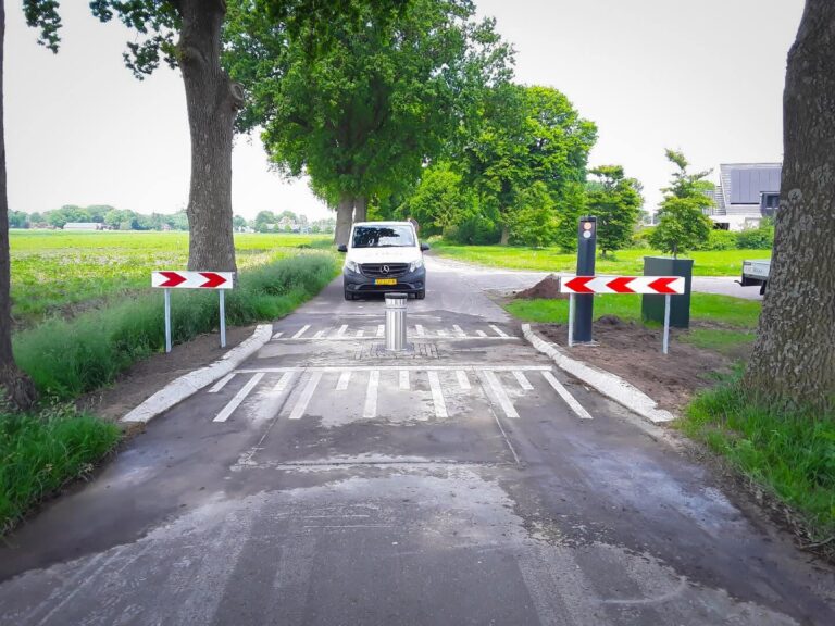 Sluiproute voorkomen - Fadini TALOS bollard met verkeerslicht