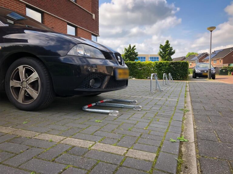 Parkeerprobleem oplossen met neerklapbare parkeerbeugels