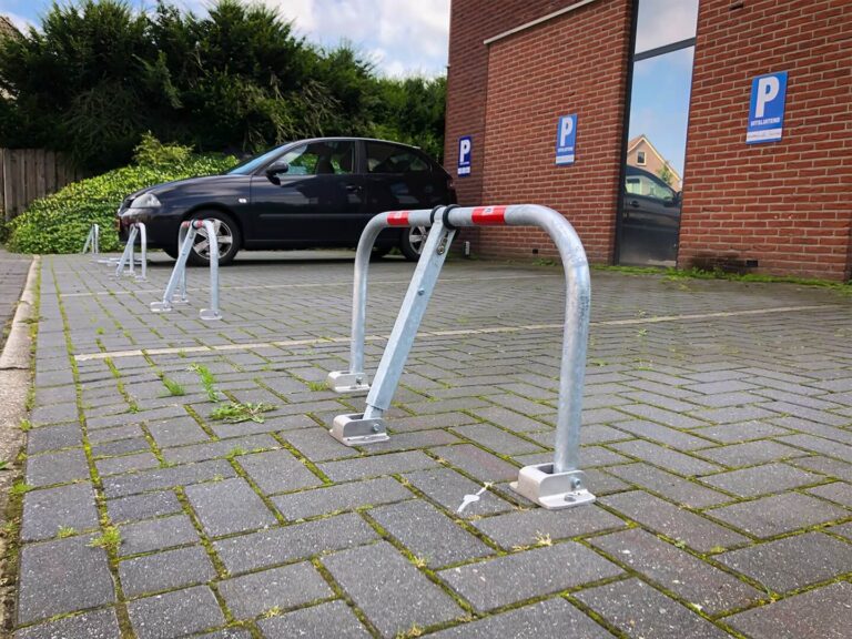 Parkeerprobleem oplossen met neerklapbare parkeerbeugels