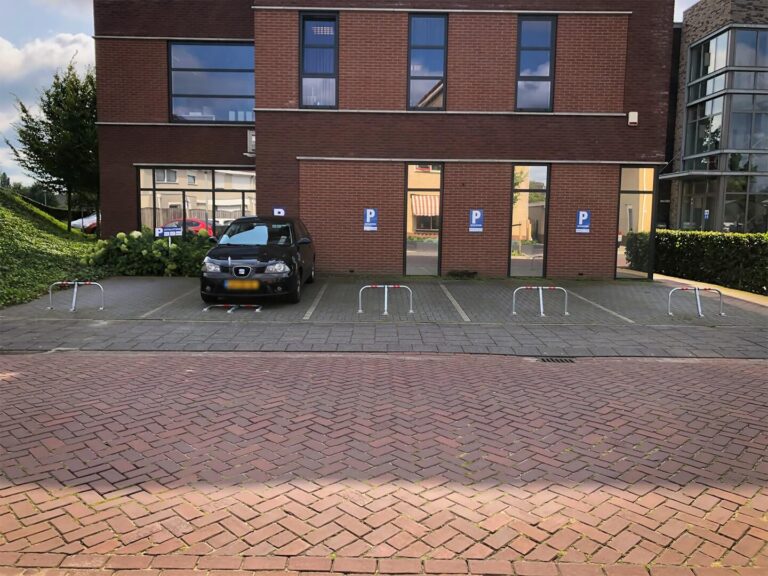 Parkeerprobleem oplossen met neerklapbare parkeerbeugels