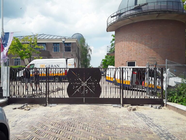 Draaipoort automatiseren met ondergrondse Fadini COMBI 787 poortopener