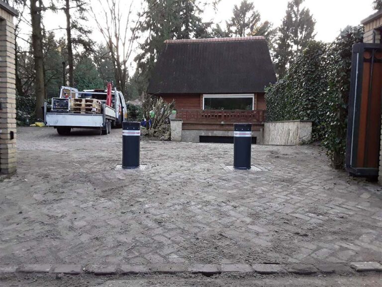 Terrein beveiligen met 2 TALOS bollards van Fadini