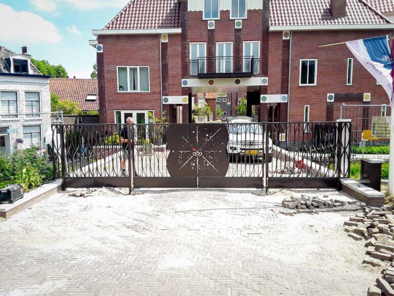 Draaipoort automatiseren met ondergrondse Fadini COMBI 787 poortopener