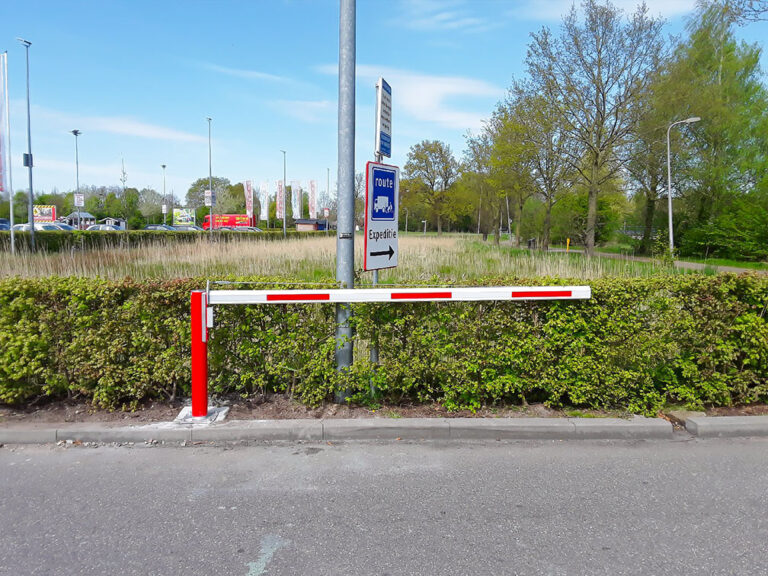 Terrein afsluiten met een handbediende slagboom