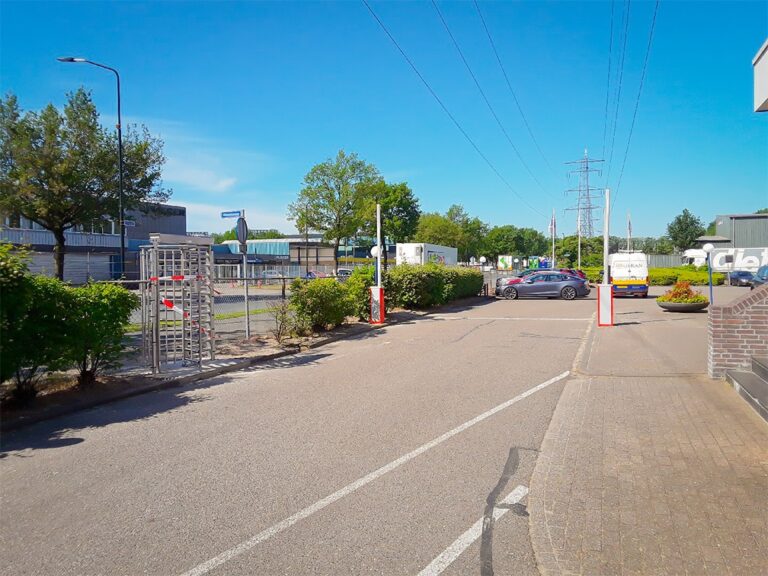 Bedrijventerrein afsluiten met meerdere BAYT slagbomen & Turnstar tourniquet