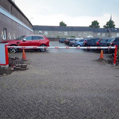 Parkeerterrein afsluiten met Fadini BAYT 980 slagbomen