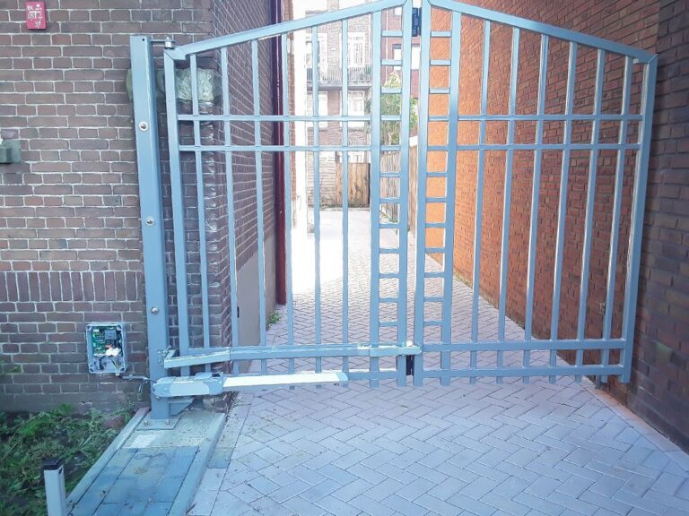 Vouwpoort automatiseren met de HINDI lineaire poortopener