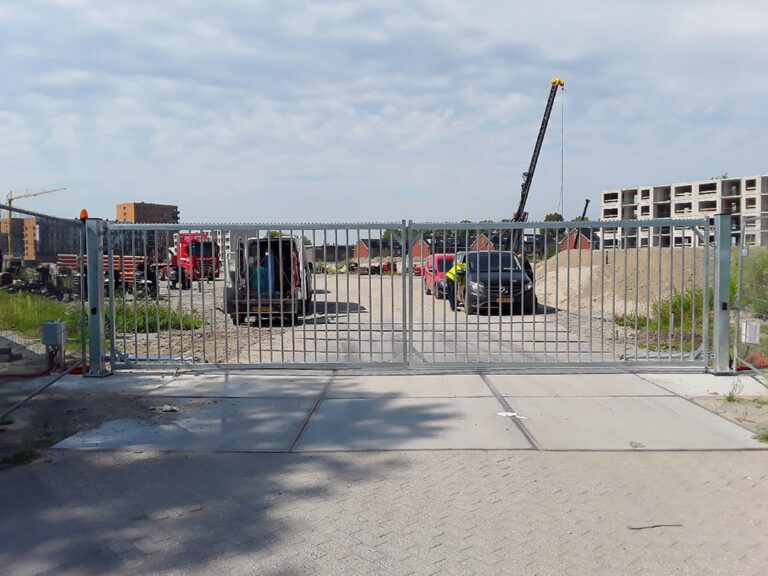 Draaipoort automatiseren met Fadini HINDI lineaire poortopeners