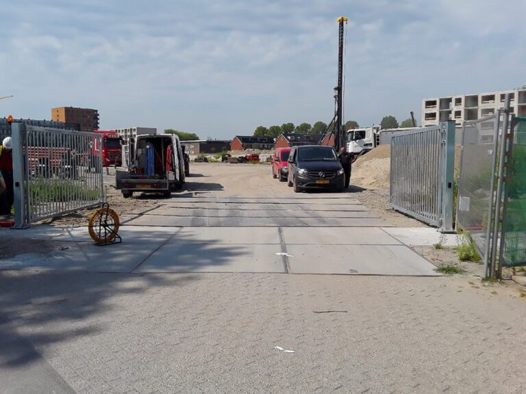 Draaipoort automatiseren met Fadini HINDI lineaire poortopeners