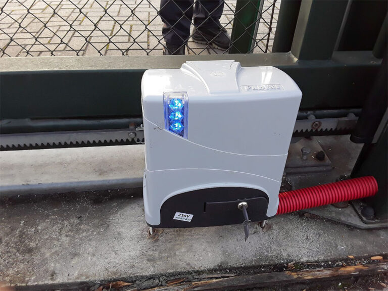 Dubbele schuifpoort automatiseren met twee Fadini JUNIOR 650 schuifpoortopeners