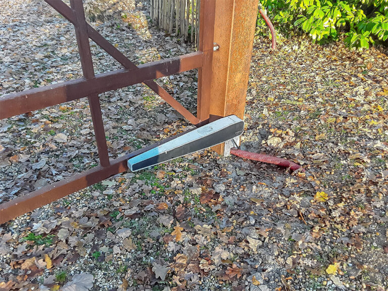 Stalen poort automatiseren met Comunello ABACUS 300 poortopeners