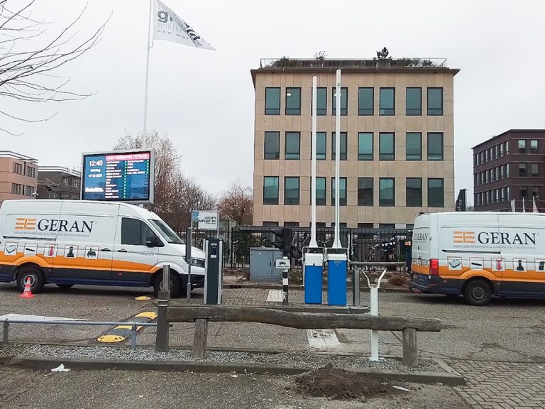 Bedrijfsparkeerterrein afbakenen met LBA slagbomen