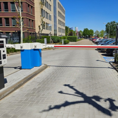 Project - Bedrijfsparkeerterrein afbakenen met LBA slagbomen