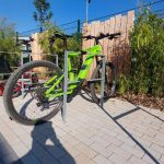 Schake fietsbeugel - Fietsnietje - Plat staal - Hoogte 1200 mm - Beton storten