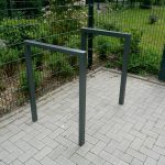 Schake fietsbeugel - Fietsnietje - Vierkant staal 60x60 mm - Hoogte 1200 mm - Beton storten 450 mm