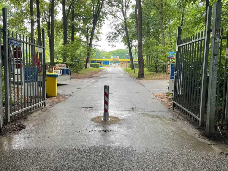Marshalls handmatig bedienbare inzinkbare verkeerspaal bollard met reflectie