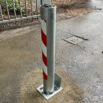 Thumbnail of http://Marshalls%20handmatig%20bedienbare%20inzinkbare%20verkeerspaal%20bollard%20met%20reflectie