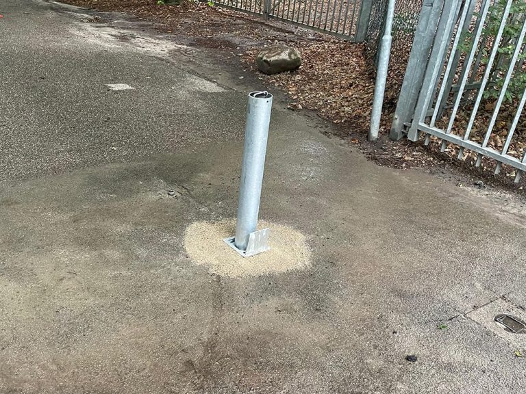 Marshalls handmatig bedienbare inzinkbare verkeerspaal bollard met reflectie