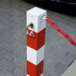 Vierkante afzetkettingpaal - 70x70 mm - Eurocilinder slot - Voetplaat