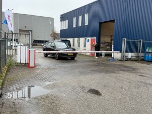 Fadini Bayt 980 automatische slagboominstallatie bij bedrijventerrein