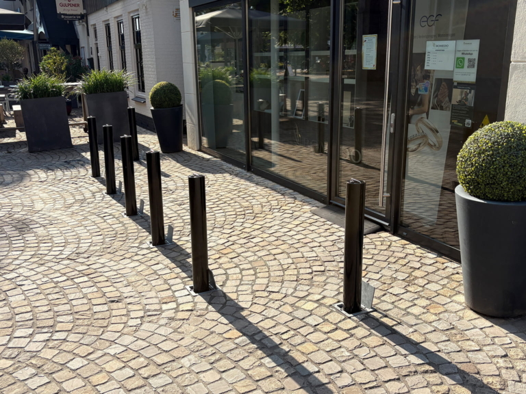 Project - Handmatig inzinkbare afzetpalen ter bescherming bij een juwelier