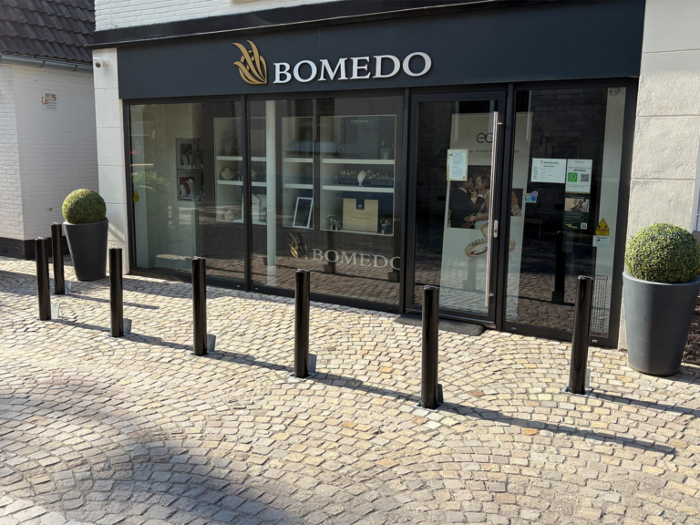 Project - Handmatig inzinkbare afzetpalen ter bescherming bij een juwelier