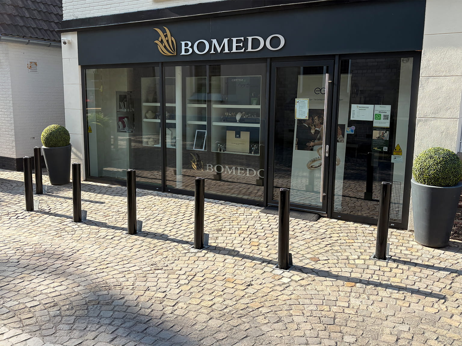 Project - Handmatig inzinkbare afzetpalen ter bescherming bij een juwelier