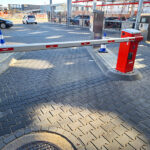 Thumbnail of http://Meerdere%20slagbomen%20als%20toegangscontrole%20bij%20een%20wasstraat