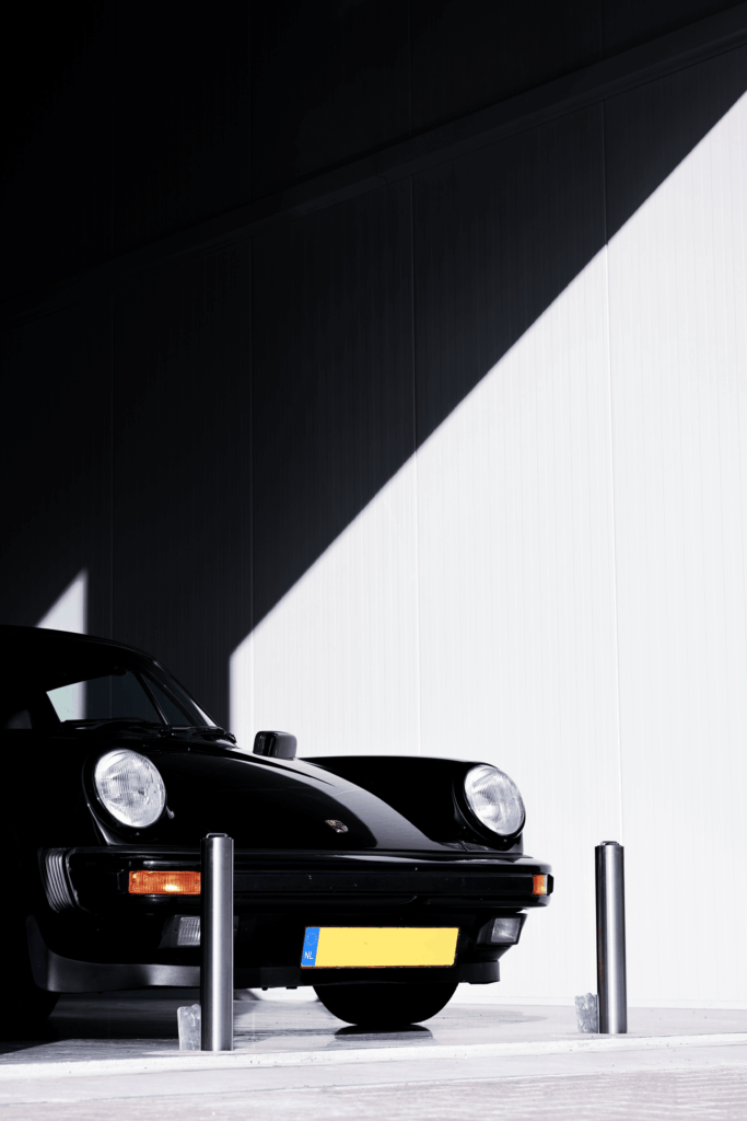 Marshalls bollards with Porsche. Photo by Ilse Kors, Geran Handel BV_2 (1)