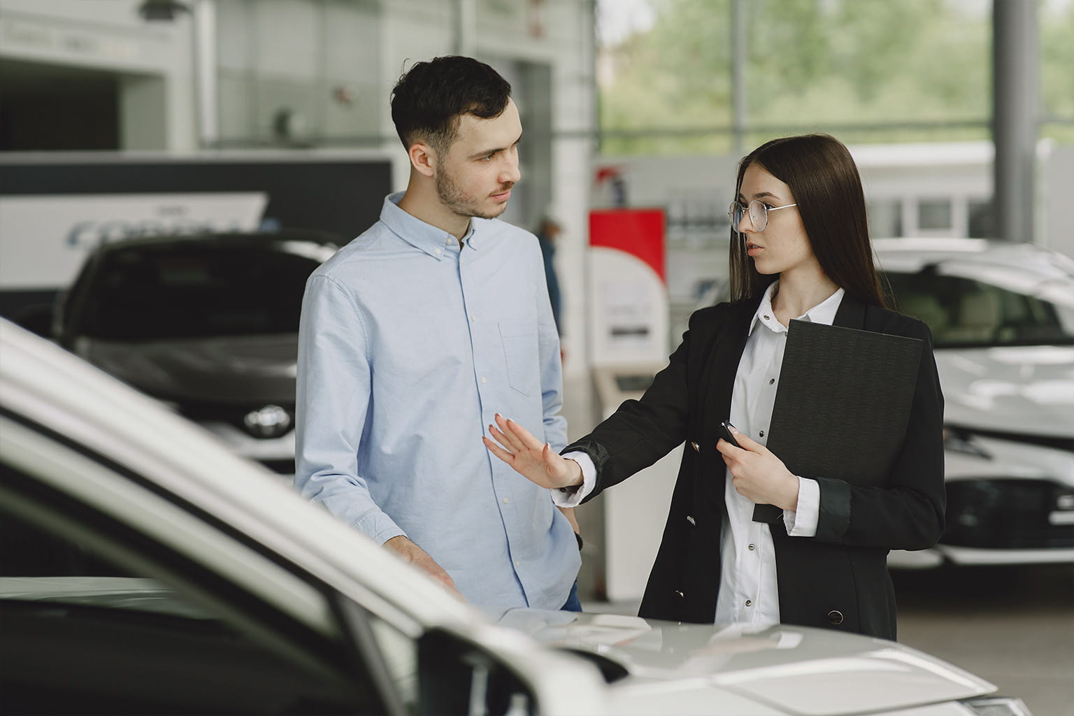 Autodealers en voertuigterreinen